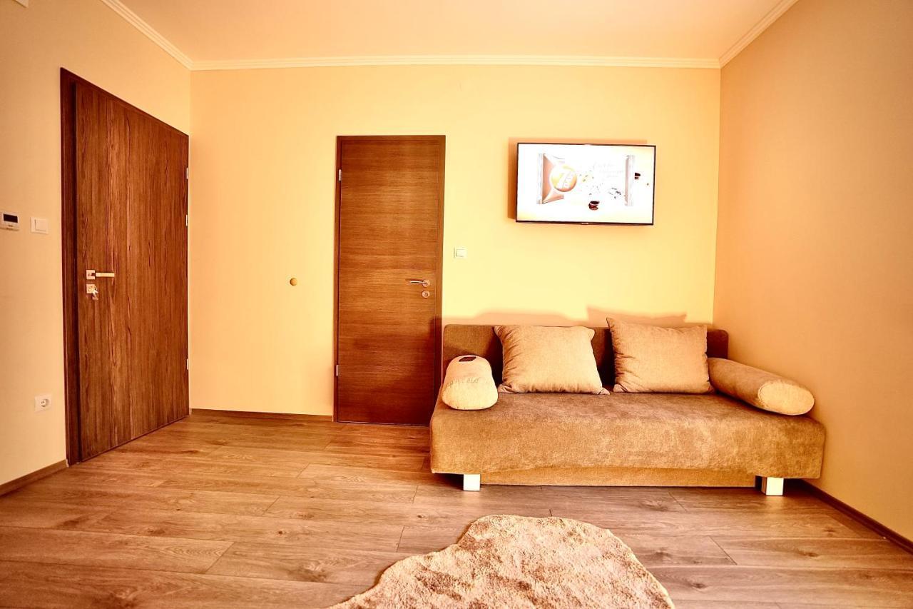 Bacchus Pub Es Panzio Bed & Breakfast Dunaharaszti Exterior photo